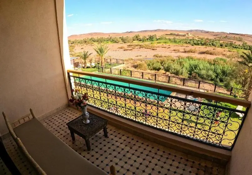 プールの見えるスタンダードトリプルルーム, Kasbah Yu Palace