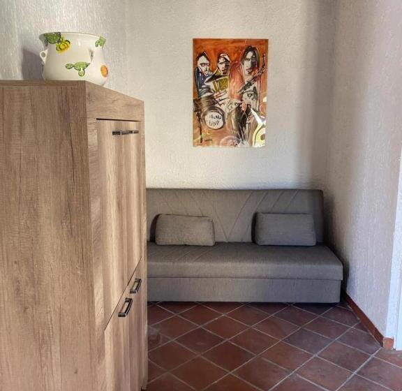 اتاق استاندارد سه تخته با چشم‌انداز استخر, B&b Etico La Casa Di Toti