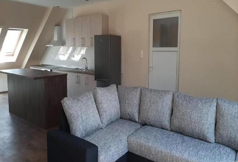 ファミリールーム, Vándor Vendégház