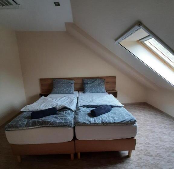 ファミリールーム, Vándor Vendégház