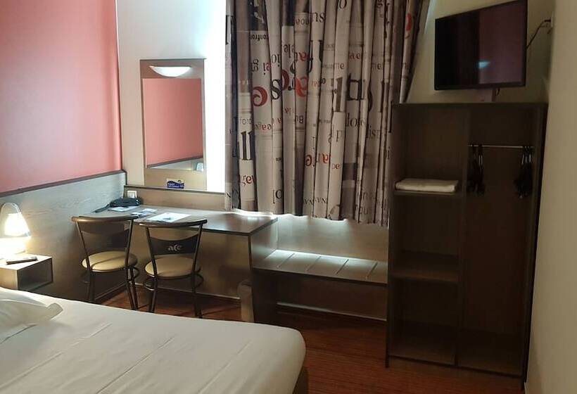 חדר סטנדרט לשלושה, Ace Hotel Noyelles