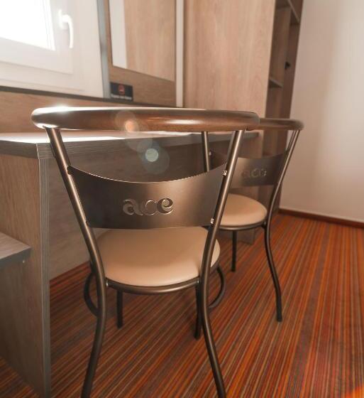 חדר משפחתי, Ace Hotel Noyelles