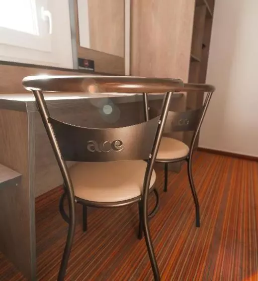 身障者適用スタンダードルーム, Ace Hotel Noyelles