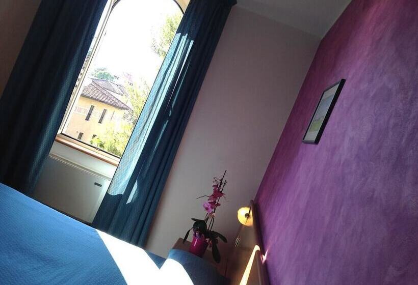 חדר סטנדרט, 2000