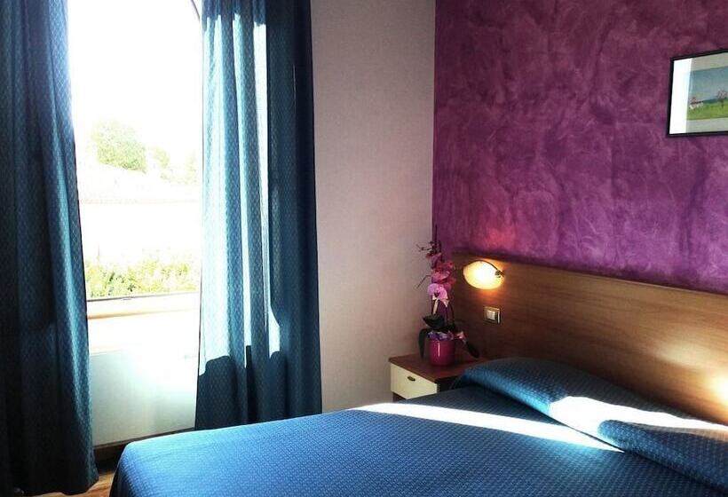 חדר סטנדרט, 2000