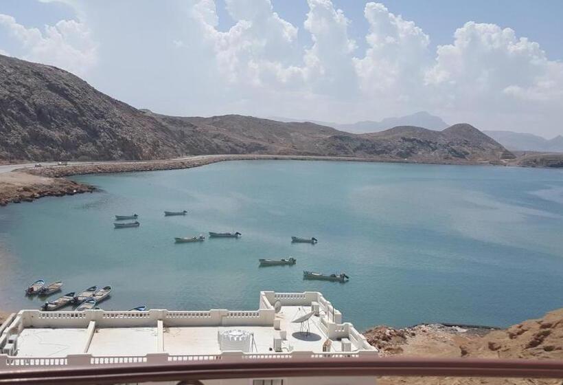 اتاق استاندارد با چشمانداز دریا, Al Ayjah Plaza