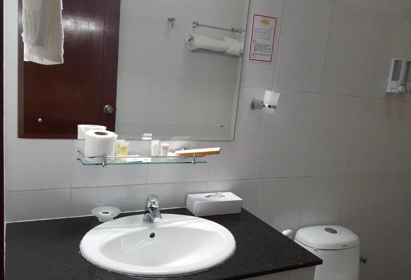 اتاق استاندارد با چشمانداز دریا, Al Ayjah Plaza