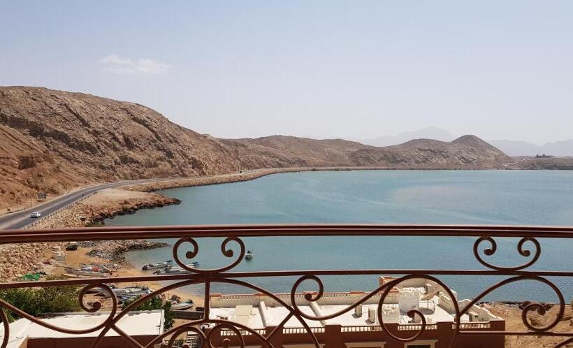 اتاق استاندارد با چشمانداز دریا, Al Ayjah Plaza