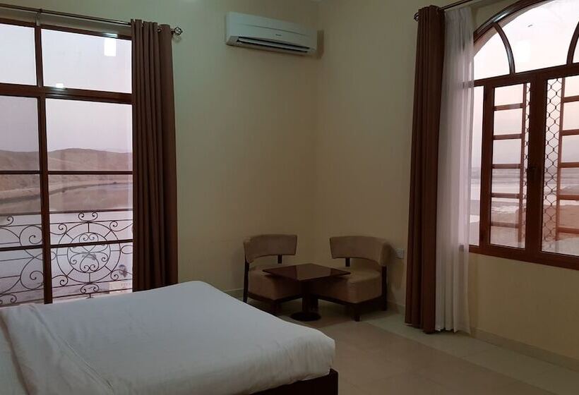 اتاق استاندارد با چشمانداز دریا, Al Ayjah Plaza