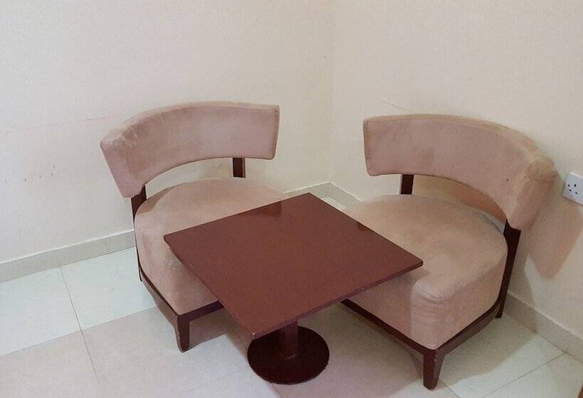 اتاق استاندارد با چشم‌انداز دریا, Al Ayjah Plaza