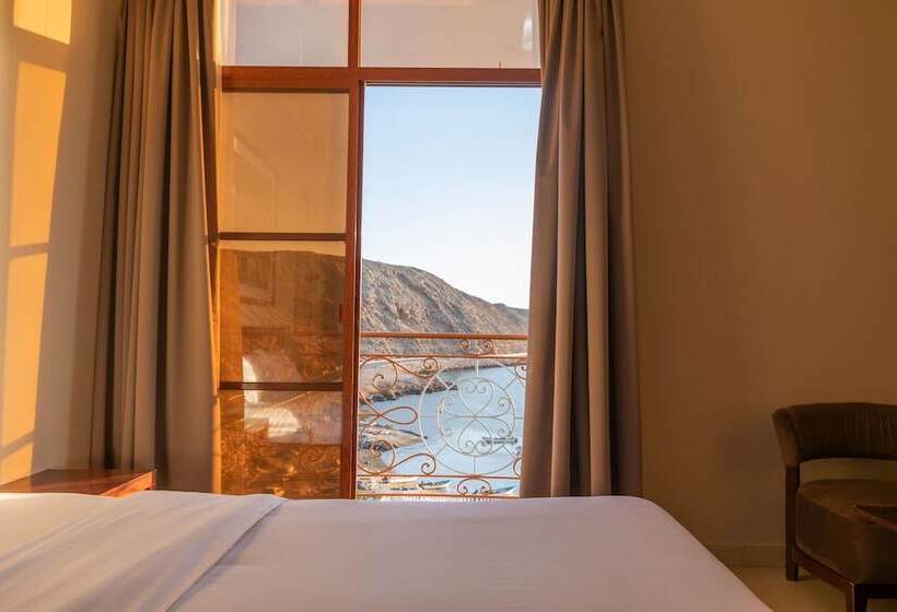 اتاق استاندارد با چشمانداز دریا, Al Ayjah Plaza