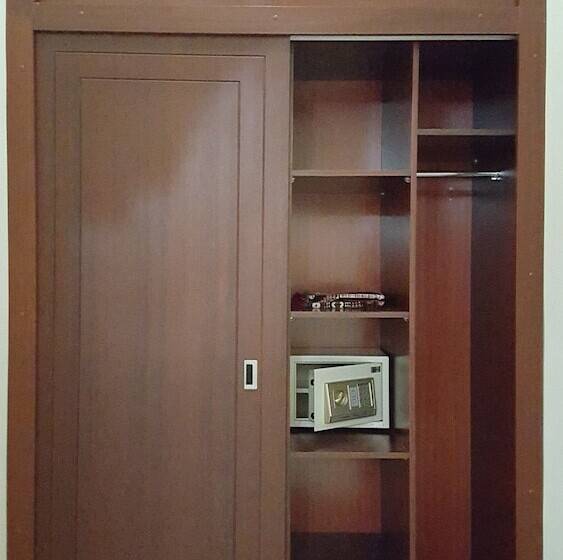 اتاق استاندارد با چشمانداز دریا, Al Ayjah Plaza