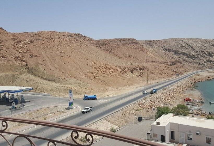 اتاق استاندارد با چشمانداز دریا, Al Ayjah Plaza