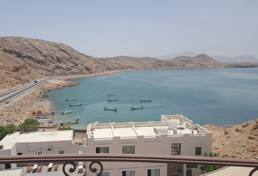اتاق استاندارد با چشم‌انداز دریا, Al Ayjah Plaza