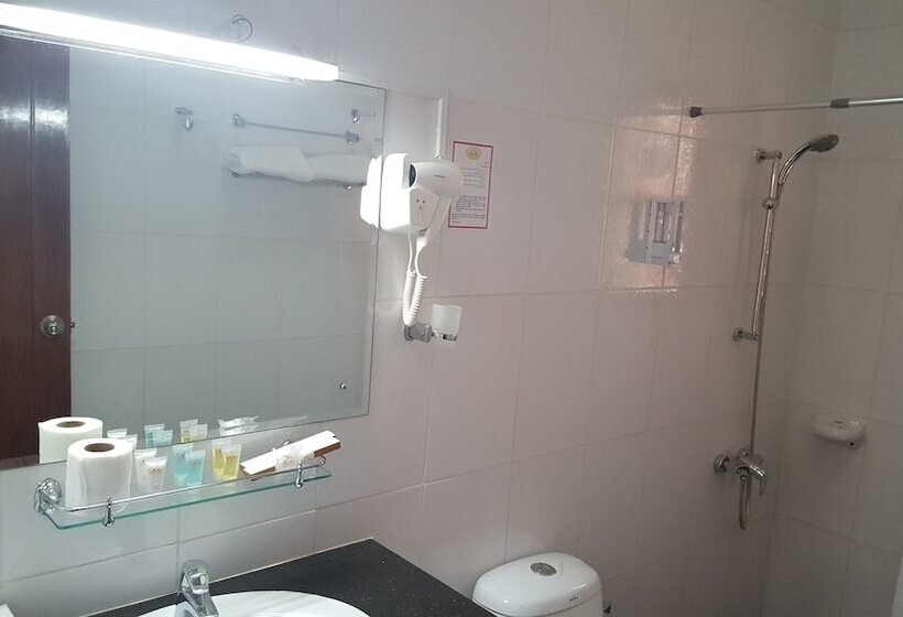 اتاق استاندارد با چشمانداز دریا, Al Ayjah Plaza