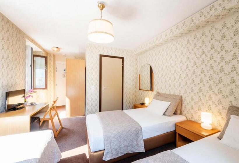 غرفة قياسية ثلاثية, Albergo Ristorante Svizzero