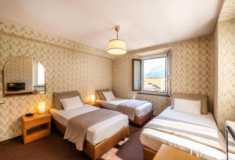 غرفة قياسية ثلاثية, Albergo Ristorante Svizzero