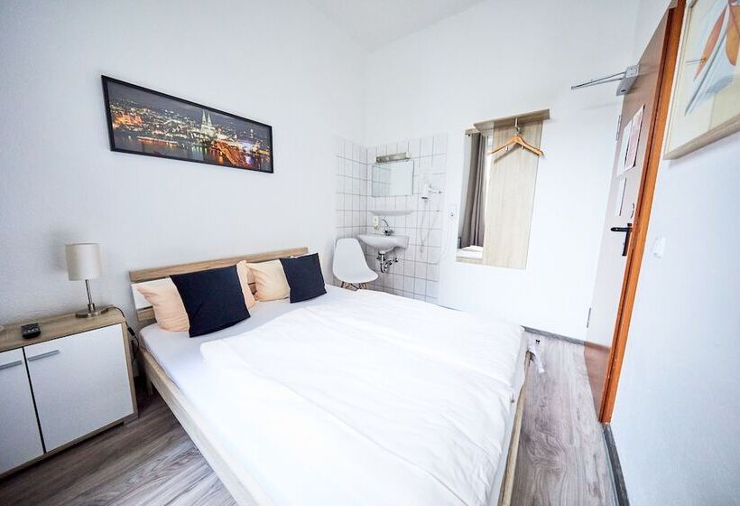 带共用浴室的标准房间, Alt Deutz City Messe Arena Kontaktloser Self Check In