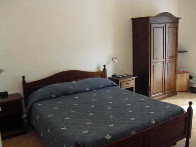 غرفة قياسية ثلاثية, Del Sole