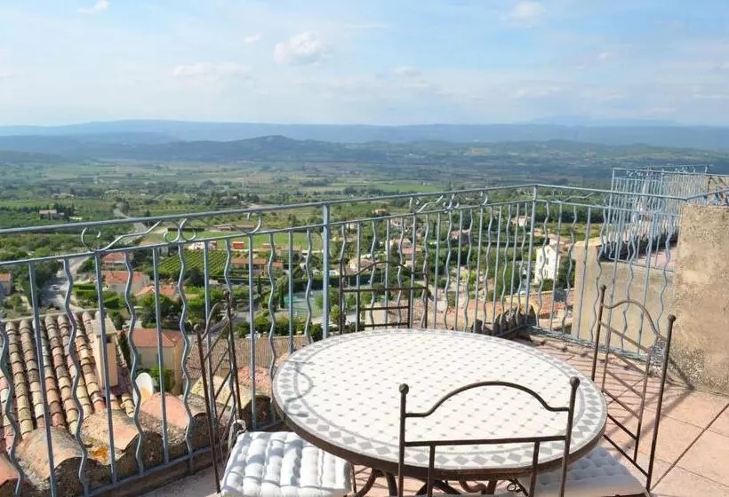 Standard Triple Room with Terrace, Hôtel Restaurant Le César