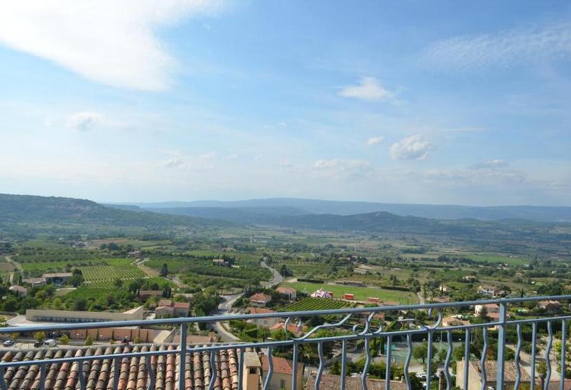 带露台的标准房间, Hôtel Restaurant Le César