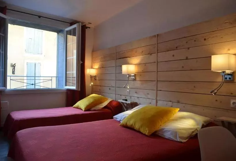 Standard Triple Room, Hôtel Restaurant Le César