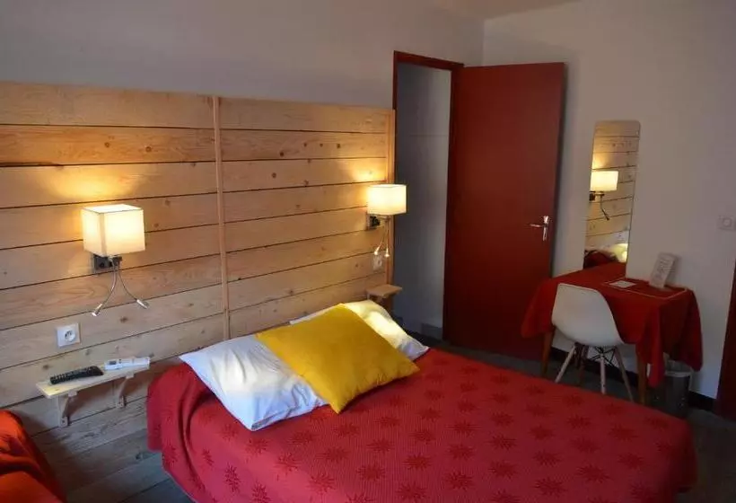 Standard Triple Room, Hôtel Restaurant Le César