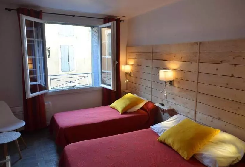 Standard Triple Room, Hôtel Restaurant Le César