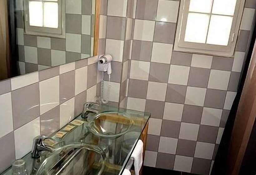 テラス付きスタンダードルーム, Hôtel Restaurant Le César