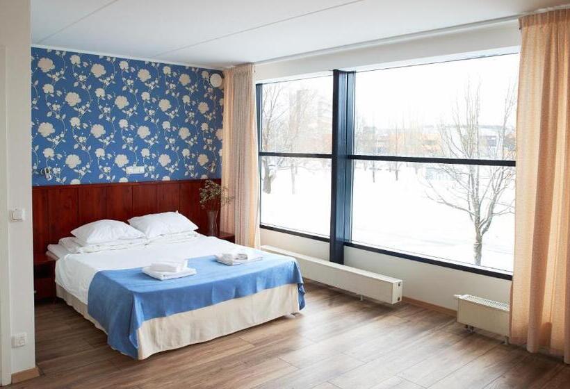 اتاق لوکس, L Tammsaare