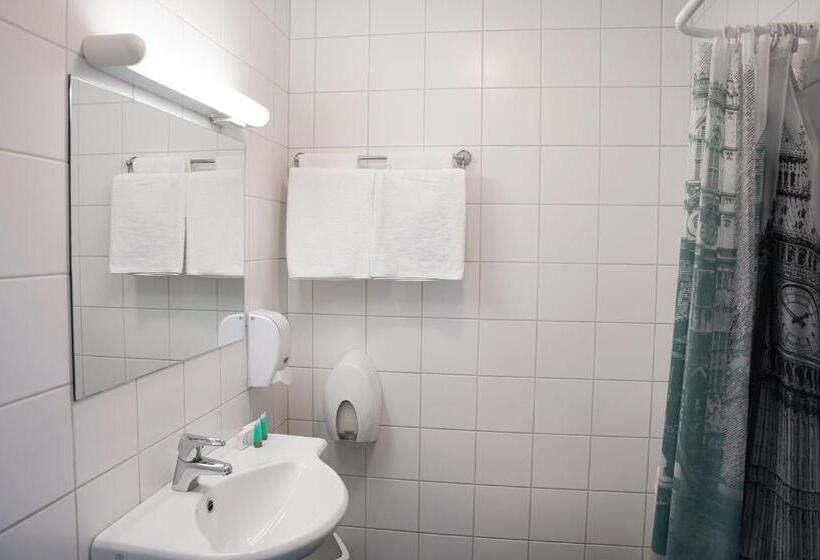 اتاق استاندارد, L Tammsaare