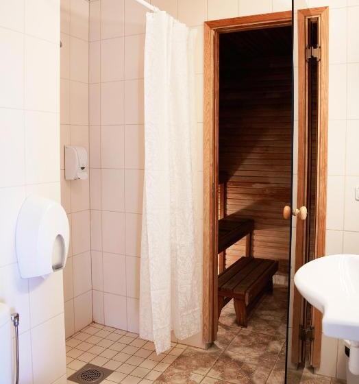 اتاق لوکس, L Tammsaare