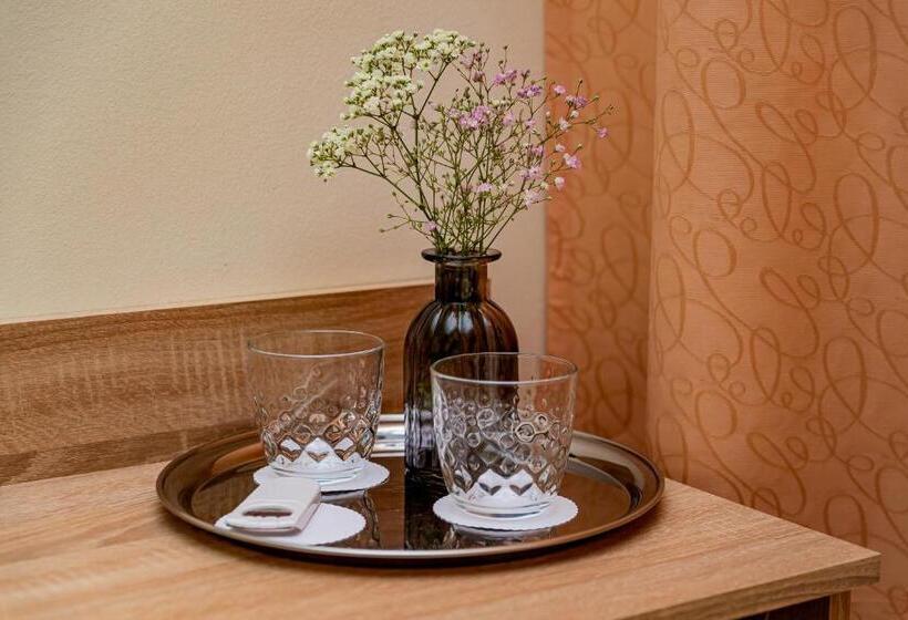 اتاق استاندارد, L Tammsaare