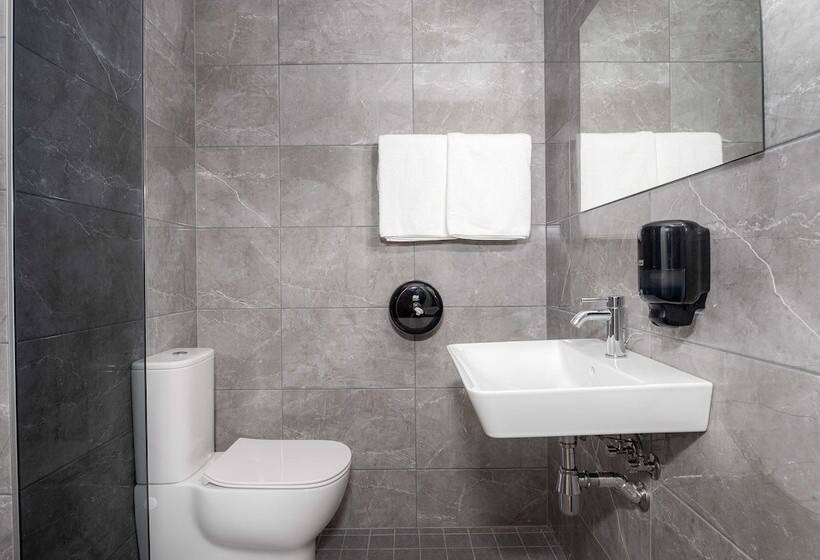 اتاق استاندارد, L Tammsaare