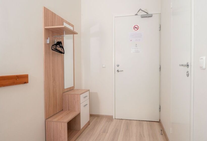 اتاق استاندارد, L Tammsaare