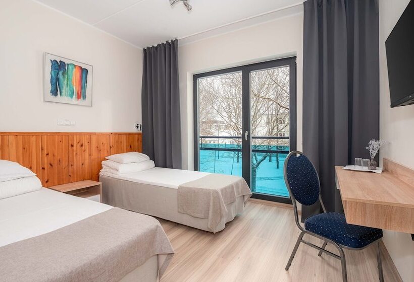 اتاق استاندارد, L Tammsaare