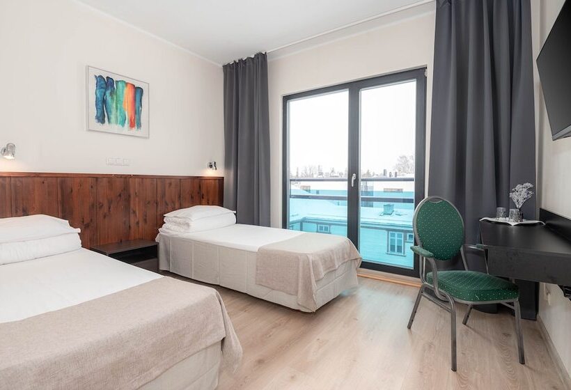 اتاق استاندارد, L Tammsaare