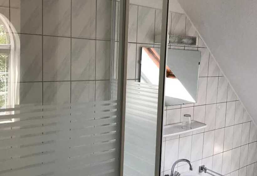 Трехместный Номер Базовый, Leezdorfer Hof