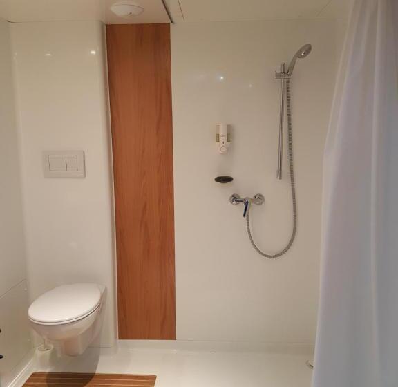 Семейный Номер, Macon La Salle