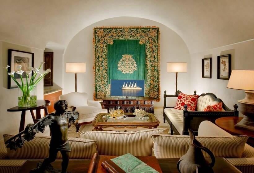سوییت با چشم‌انداز دریا, Monastero Santa Rosa Hotel & Spa