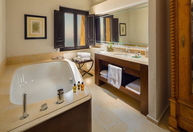 سوئیت پریمیوم, Monastero Santa Rosa Hotel & Spa