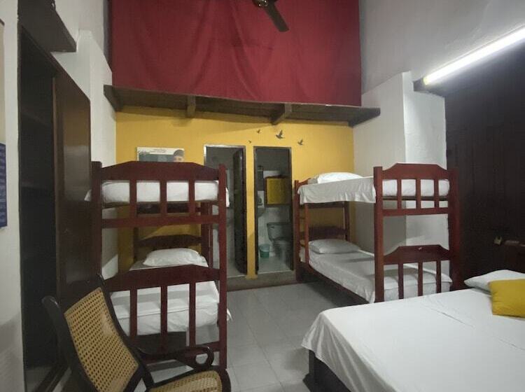 اتاق خانوادگی, Nueva Granada