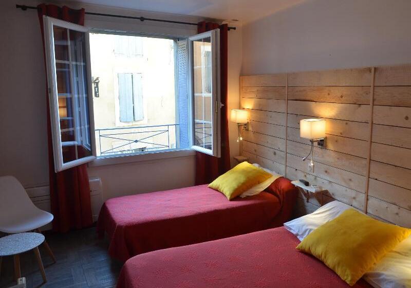 テラス付きスタンダードルーム, Hôtel Restaurant Le César