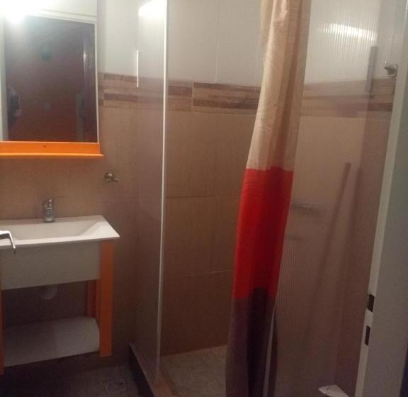 基本三人间, Sahara