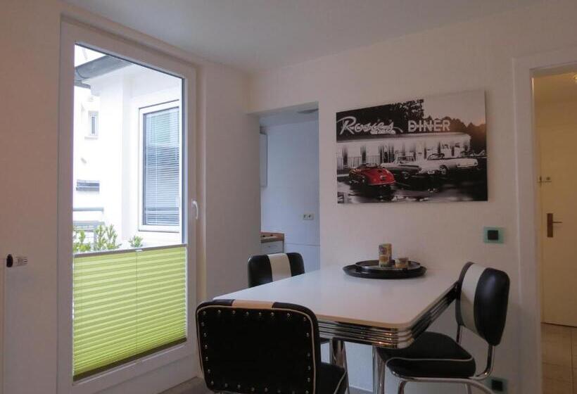 带1个卧室的带阳台的公寓, Sechzehn