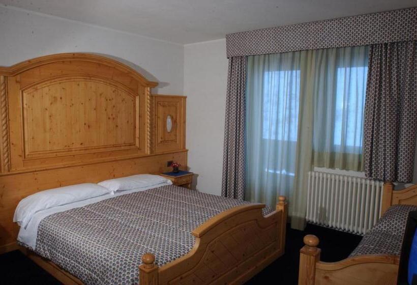 חדר בסיסי לשלושה, Sporting