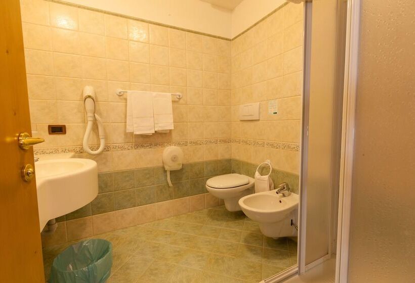 חדר סטנדרט לארבעה, Sporting