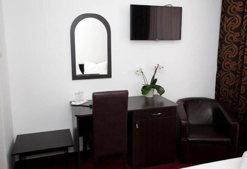 Comfort room with balcony, Terra