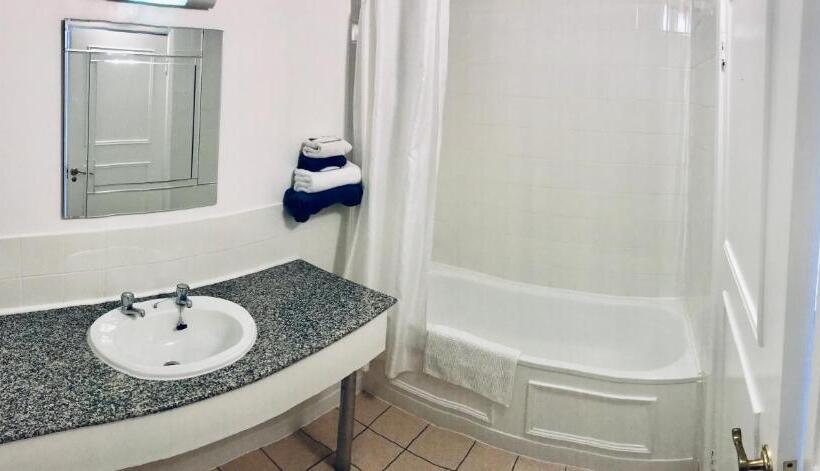 غرفة قياسية ثلاثية, The Highfield