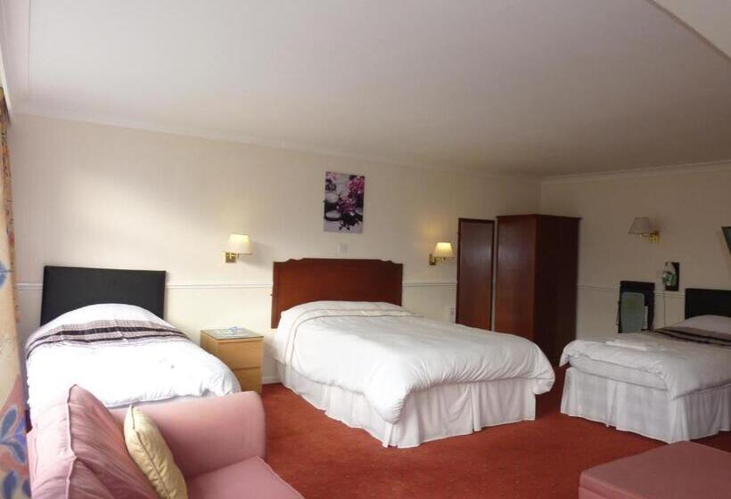 غرفة عائلية, The Highfield